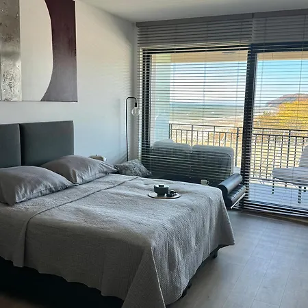 Baltic Infinity 314 - & Pool Access *