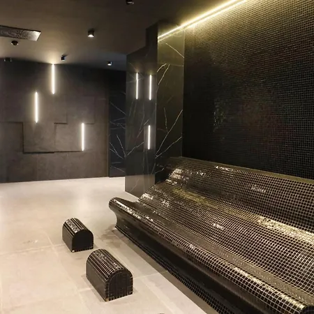 Baltic Infinity 314 - & Pool Access *